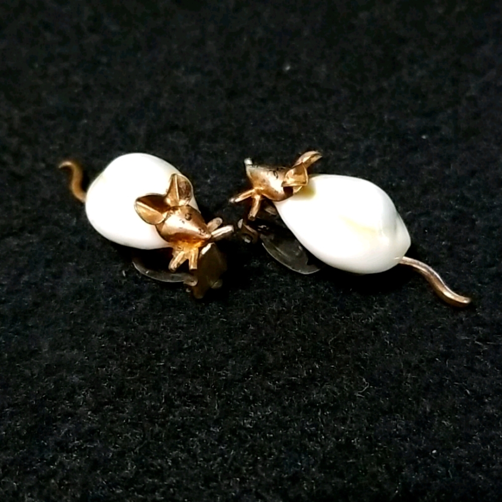 Vintage Mouse shell clip earrings